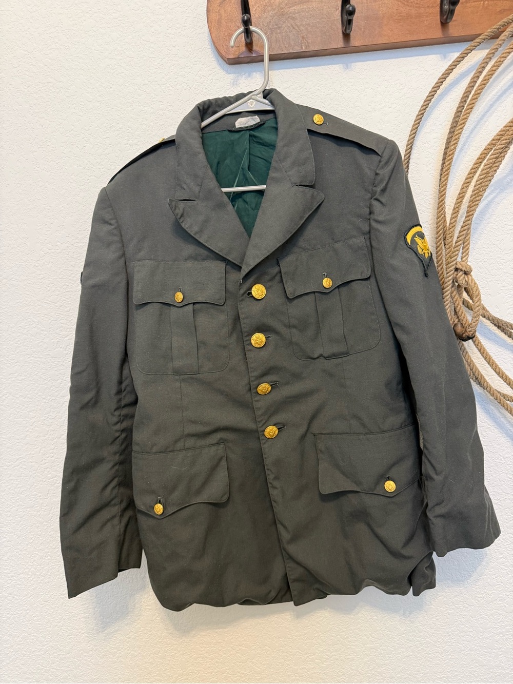 Vintage U.S. Army AG-44 Service Uniform Coat / Jacket, Vietnam era
